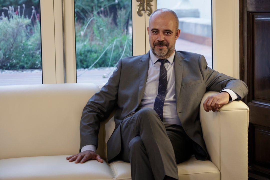 Cuatro años y medio de cárcel para el exconseller Buch por fichar al escolta de Puigdemont Cuatro años y medio de cárcel para el exconseller Buch por fichar al escolta de Puigdemont