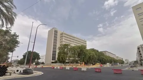 Reabre al tráfico este viernes el eje Martínez Barrios-San Francisco Javier tras las obras del tranvía Reabre al tráfico este viernes el eje Martínez Barrios-San Francisco Javier tras las obras del tranvía