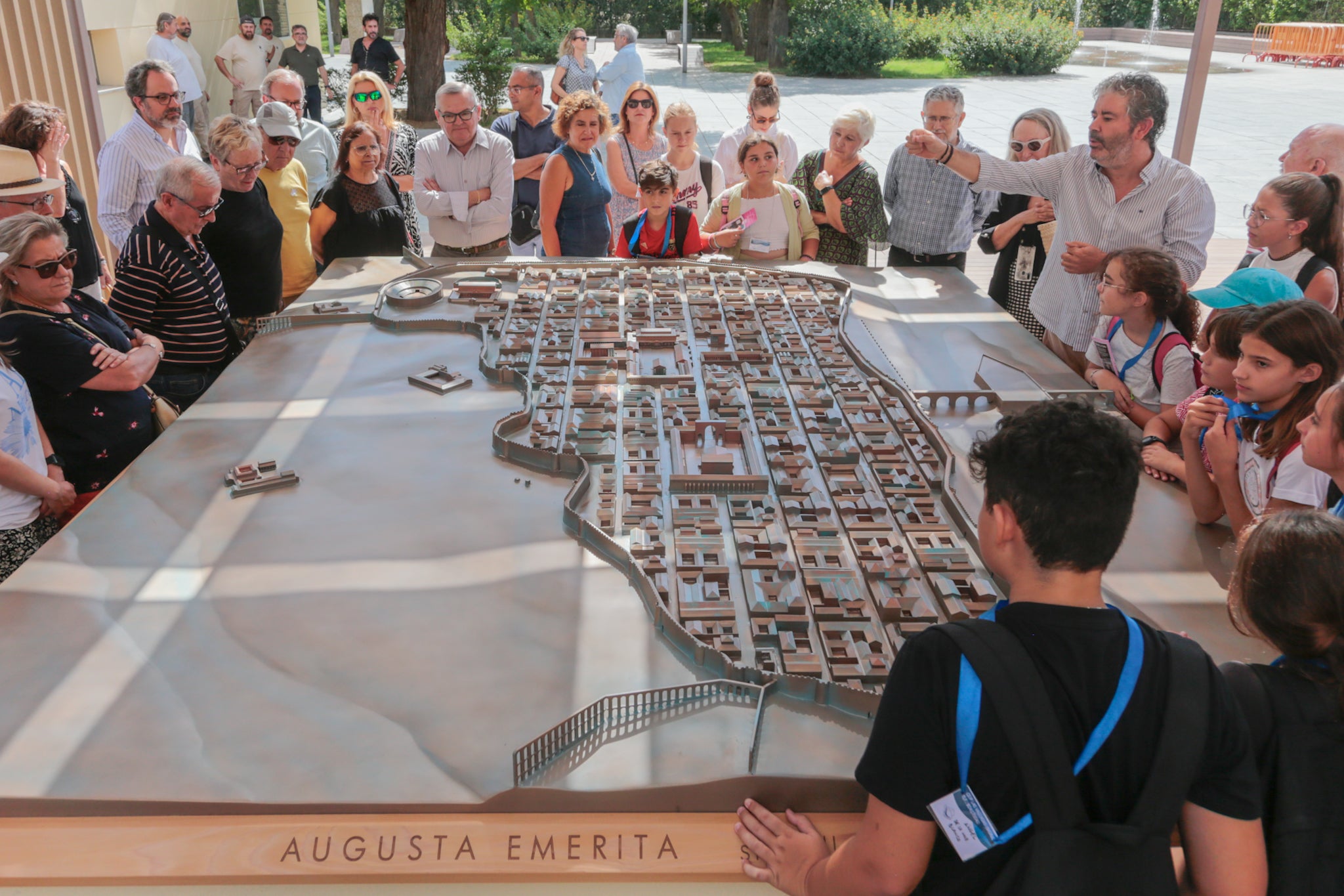 La Augusta Emérita del Siglo II se hace realidad a través una maqueta instalada en la Plaza Margarita Xirgu de la capital La Augusta Emérita del Siglo II se hace realidad a través una maqueta instalada en la Plaza Margarita Xirgu de la capital