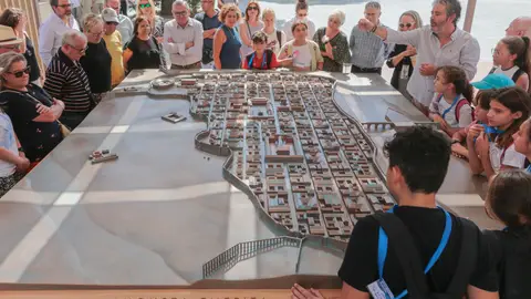 La Mérida del Siglo II se hace realidad a través una maqueta instalada en la Plaza Margarita Xirgu de la capital La Mérida del Siglo II se hace realidad a través una maqueta instalada en la Plaza Margarita Xirgu de la capital