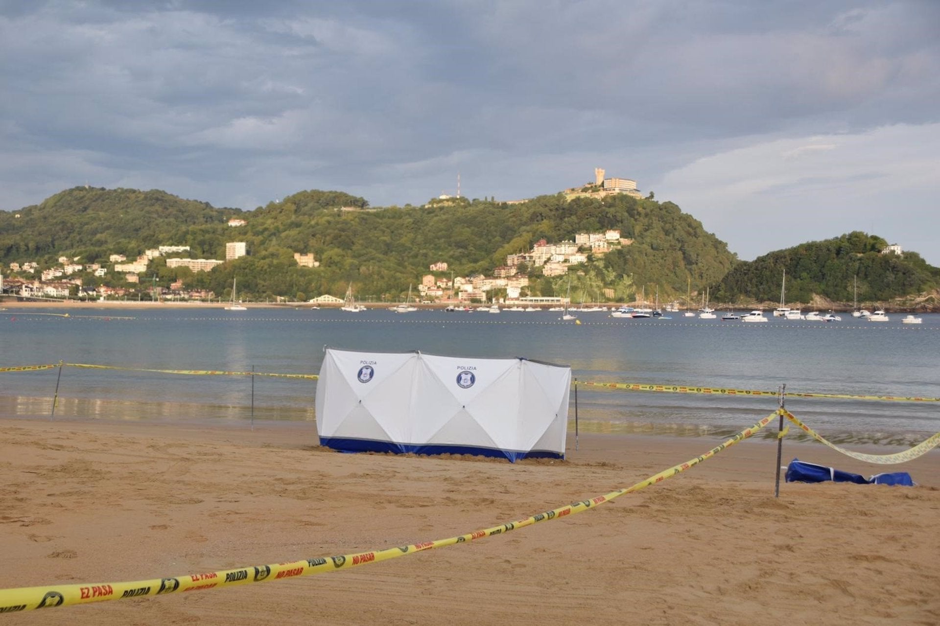 Hallan a un hombre sin vida en la playa de La Concha Hallan a un hombre sin vida en la playa de La Concha