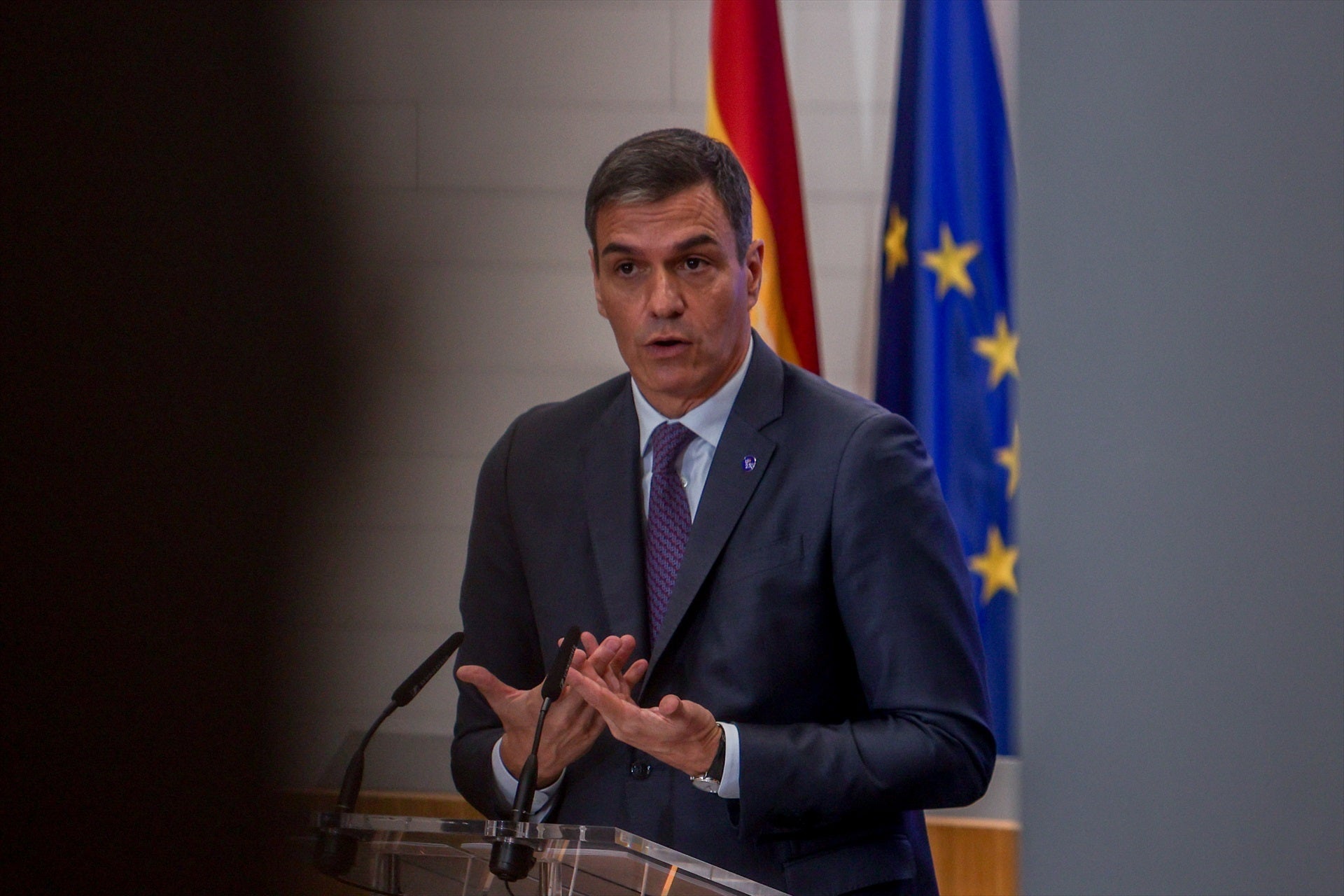 El PSOE responde al PP con mociones en toda España para defender la negociación con los independentistas El PSOE responde al PP con mociones en toda España para defender la negociación con los independentistas