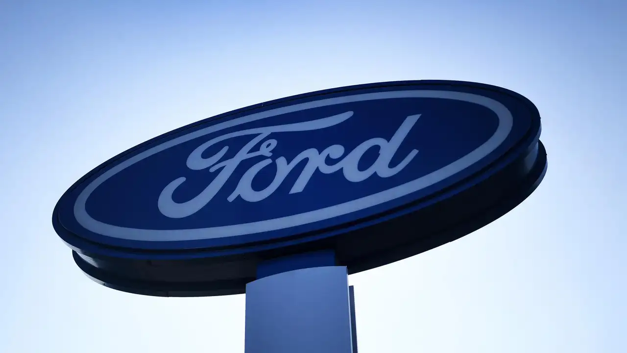 Miles de trabajadores de GM, Ford y Stellantis se declaran en huelga en Estados Unidos Miles de trabajadores de GM, Ford y Stellantis se declaran en huelga en Estados Unidos