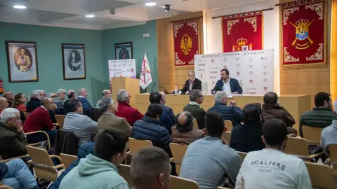 Integrantes de la Asociación Histórico-Militar Alfonso IX, durante unas jornadas en el Palacio de Capitanía Integrantes de la Asociación Histórico-Militar Alfonso IX, durante unas jornadas en el Palacio de Capitanía