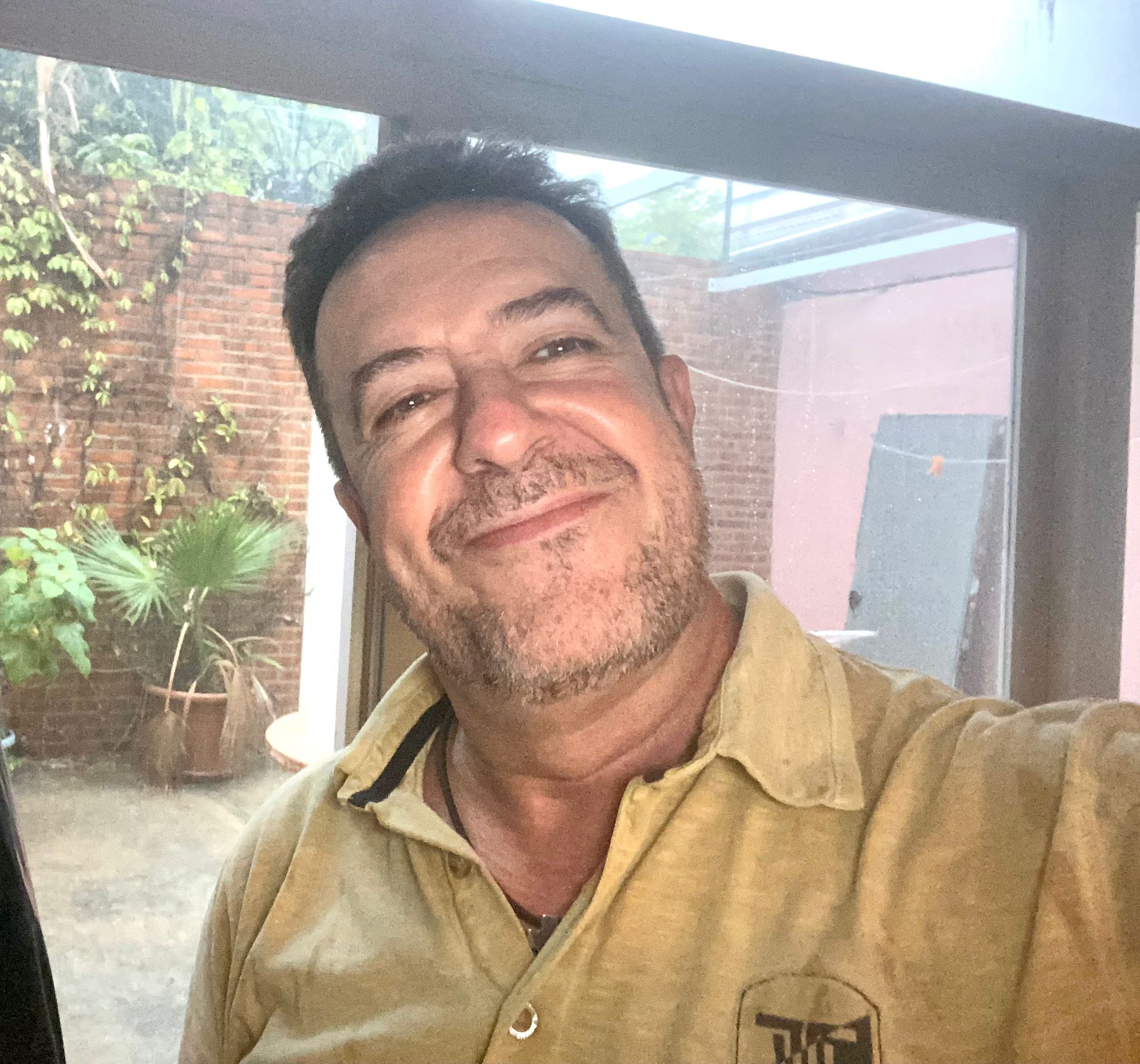 Rafa Pacheco: "La aceptación es saber que la tristeza, la rabia y el miedo son medicina para sobrevivir" Rafa Pacheco: "La aceptación es saber que la tristeza, la rabia y el miedo son medicina para sobrevivir"