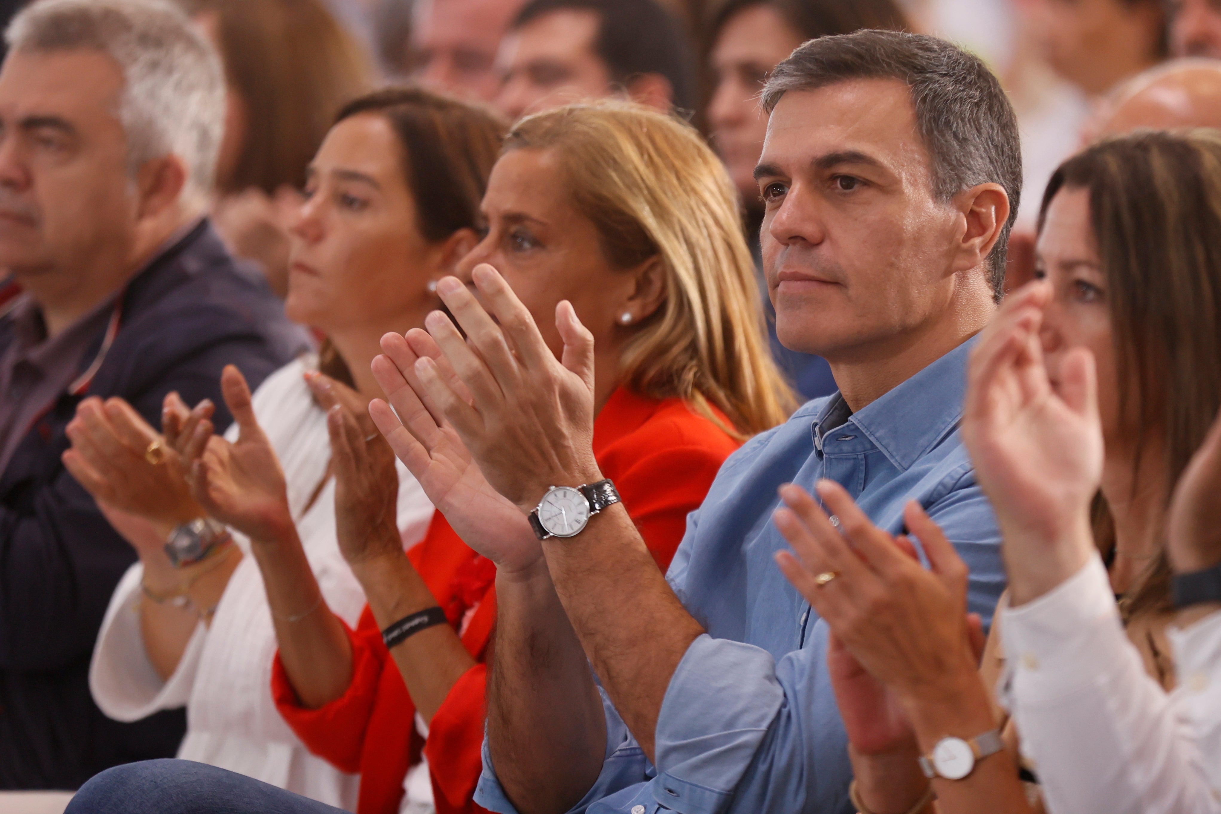 Pedro Sánchez: "España no se rompe, bosteza ante la descomunal pérdida de tiempo de Feijóo" Pedro Sánchez: "España no se rompe, bosteza ante la descomunal pérdida de tiempo de Feijóo"
