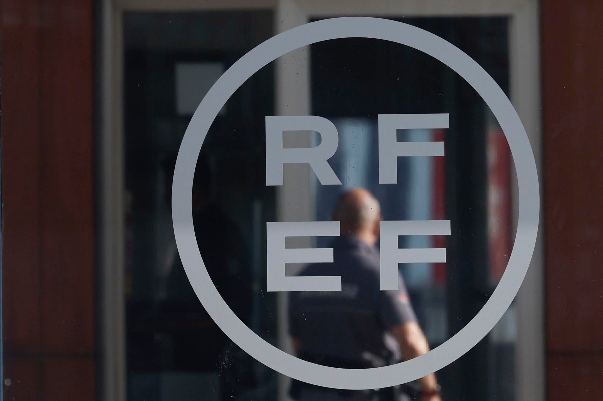 El juez que investiga el beso de Rubiales a Jenni Hermoso cita como testigos a cuatro cargos de la RFEF El juez que investiga el beso de Rubiales a Jenni Hermoso cita como testigos a cuatro cargos de la RFEF