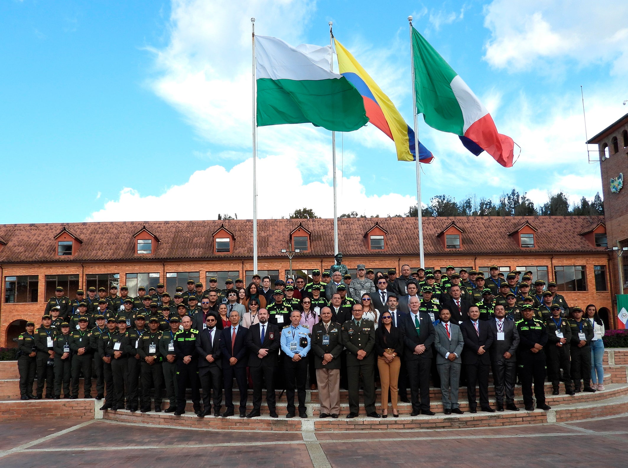 La Policía Local de Sagunto traslada en Colombia a Policía de siete países conocimientos y experiencia en casos de violencia de género La Policía Local de Sagunto traslada en Colombia a Policía de siete países conocimientos y experiencia en casos de violencia de género