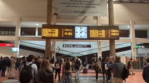 Pasajeros esperando un tren en la estación de Ciudad Real