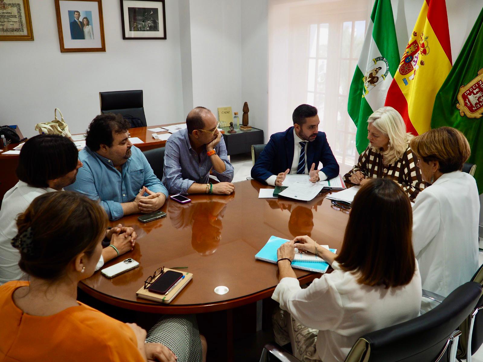 El alcalde de Vejer propone una 'Agenda Vejer' a la Junta de Andalucía de asuntos pendientes con la ciudad El alcalde de Vejer propone una 'Agenda Vejer' a la Junta de Andalucía de asuntos pendientes con la ciudad