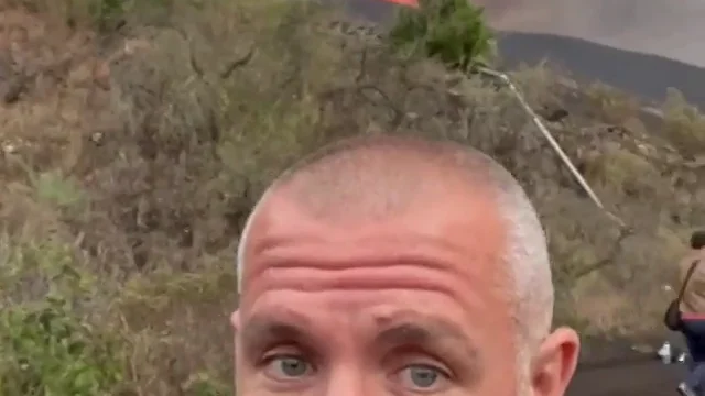 Visitamos la 'trasera' del cono volcánico horas antes de su primer derrumbe con cientícos de IGN Visitamos la 'trasera' del cono volcánico horas antes de su primer derrumbe con cientícos de IGN