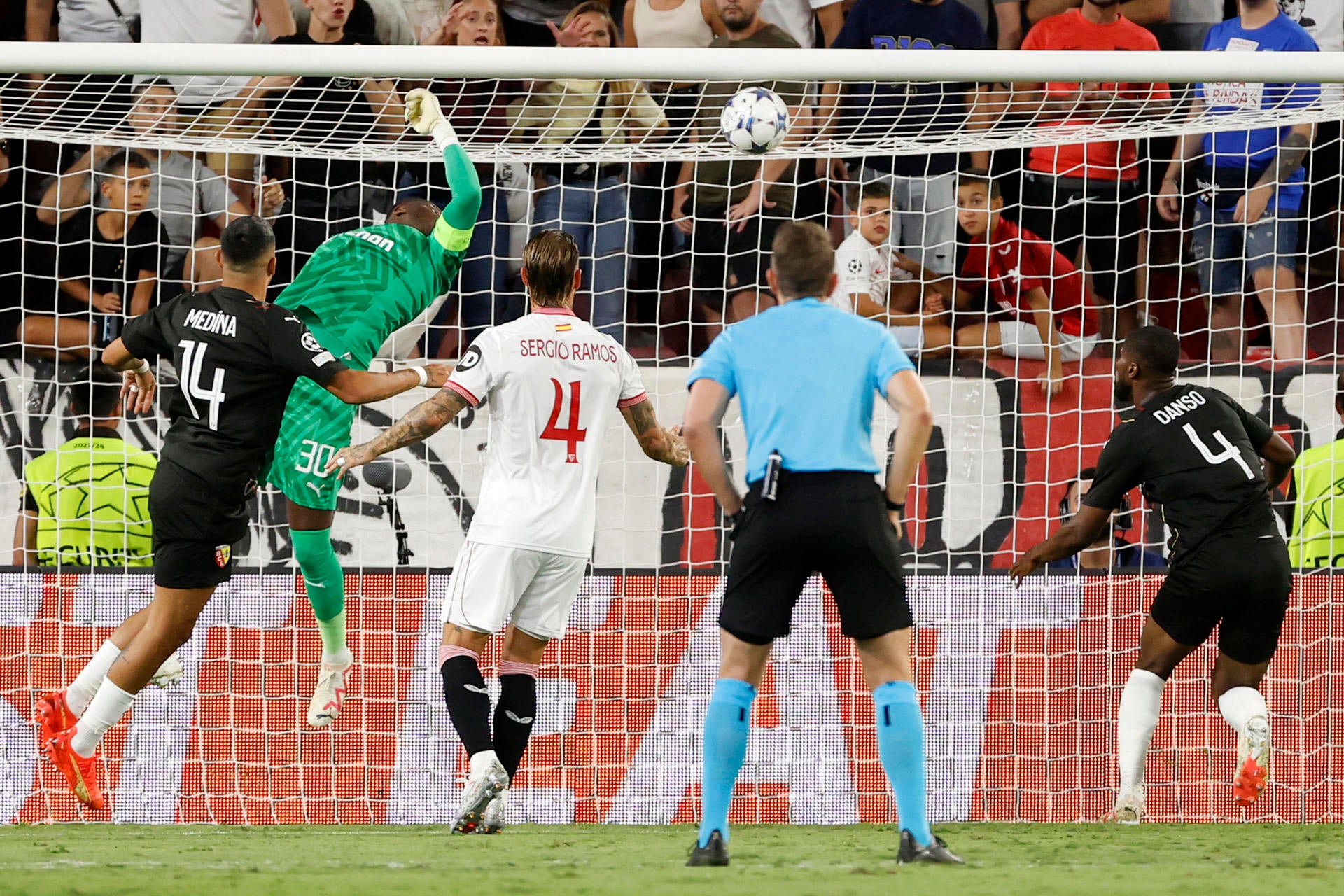 El Sevilla no puede con el Lens en su estreno en Champions El Sevilla no puede con el Lens en su estreno en Champions