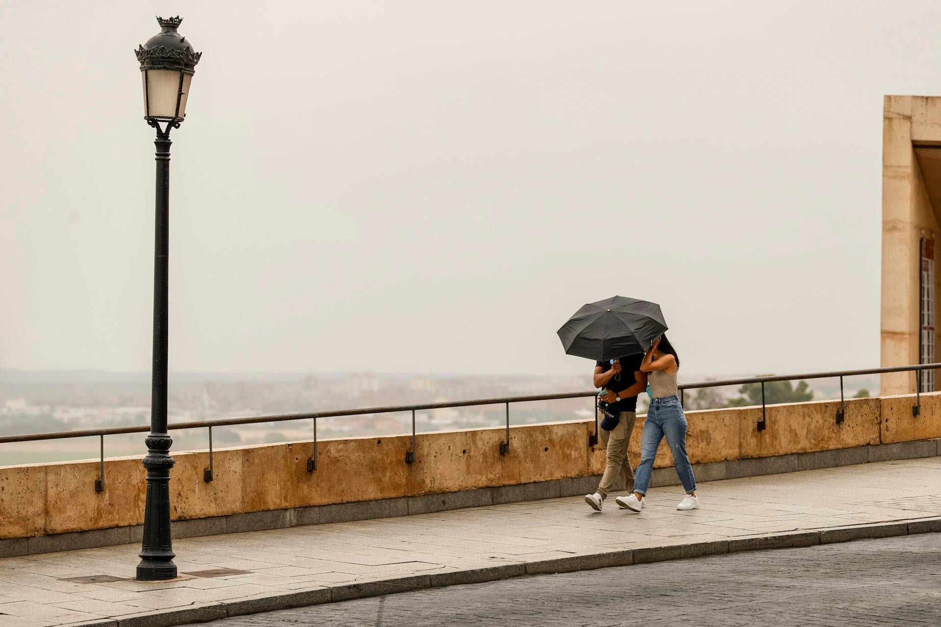 La semana termina con lluvias y bajada de temperaturas: las zonas con avisos de la AEMET La semana termina con lluvias y bajada de temperaturas: las zonas con avisos de la AEMET