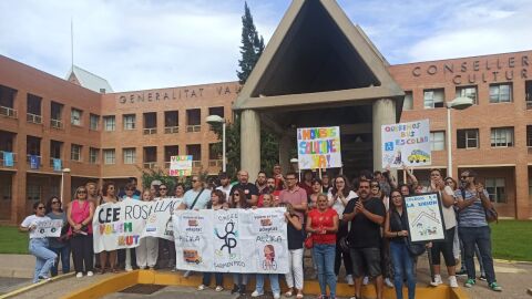 Las AMPAS se han concentrado en la Consellería de Educación