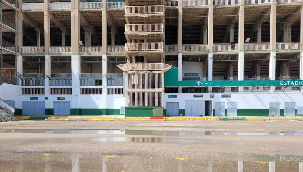 Imagen de la fachada exterior de Preferencia en el estadio Martínez Valero