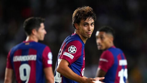 Joao Félix celebra un gol con el Barça
