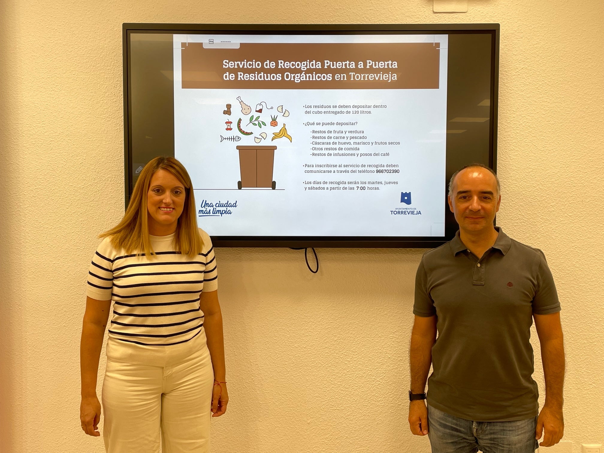 Torrevieja presenta el nuevo servicio de recogida puerta a puerta de residuos orgánicos y envases de vidrio Torrevieja presenta el nuevo servicio de recogida puerta a puerta de residuos orgánicos y envases de vidrio