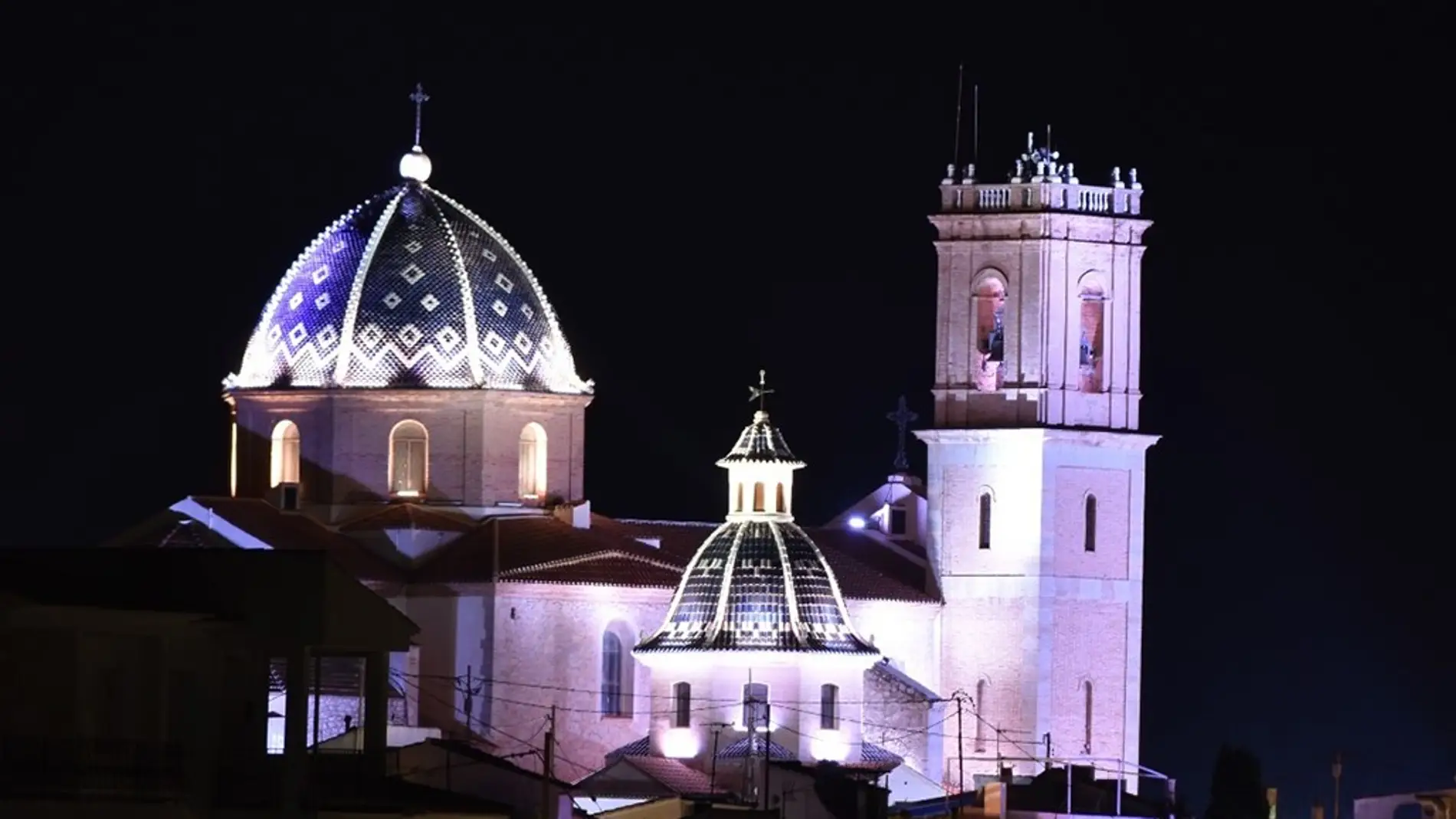 Ianugurada la iluminación monumental de la Iglesia parroquial de Altea