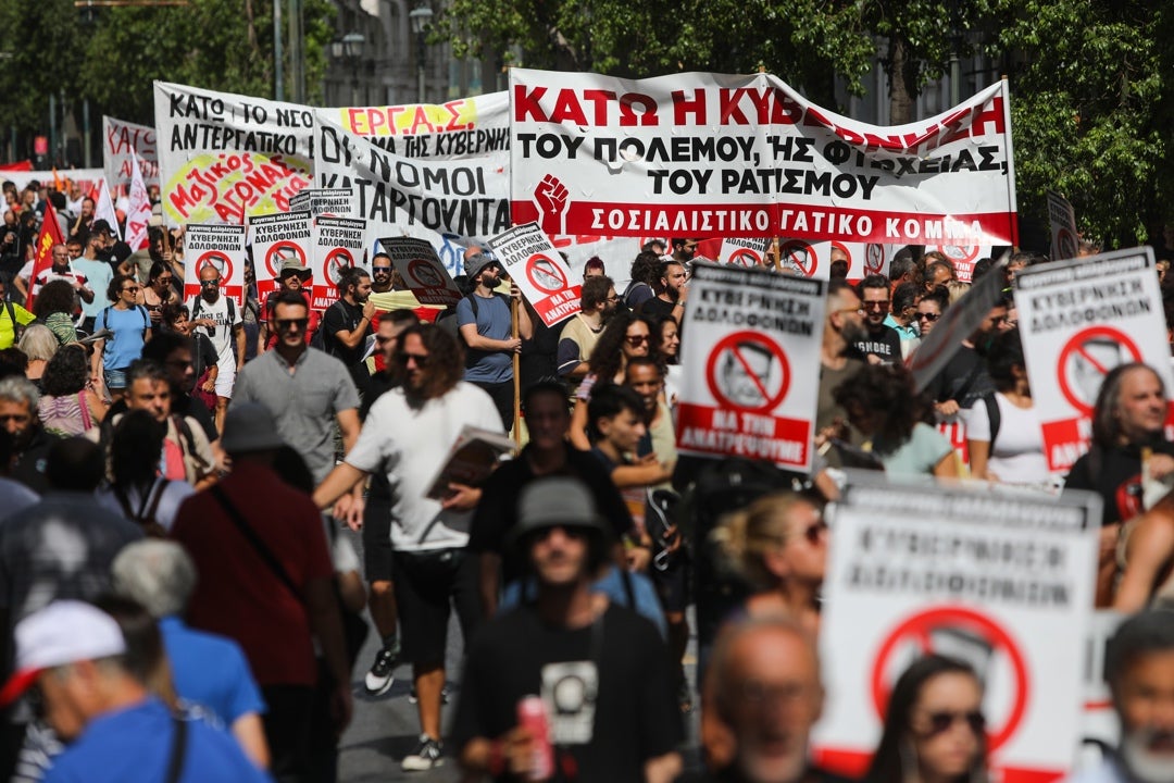 Protestas en Grecia por la nueva reforma laboral que legaliza trabajar seis días hasta 13 horas Protestas en Grecia por la nueva reforma laboral que legaliza trabajar seis días hasta 13 horas