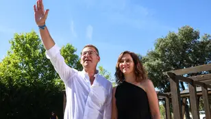 Alberto Núñez Feijóo junto a Isabel Díaz Ayuso en un acto en agosto en Madrid