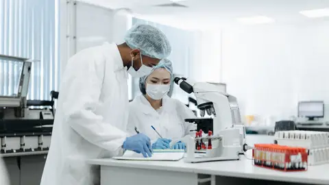 El presidente de la AECC, sobre la investigación contra el cáncer: "Estamos llenando el hueco que nos separaba" El presidente de la AECC, sobre la investigación contra el cáncer: "Estamos llenando el hueco que nos separaba"