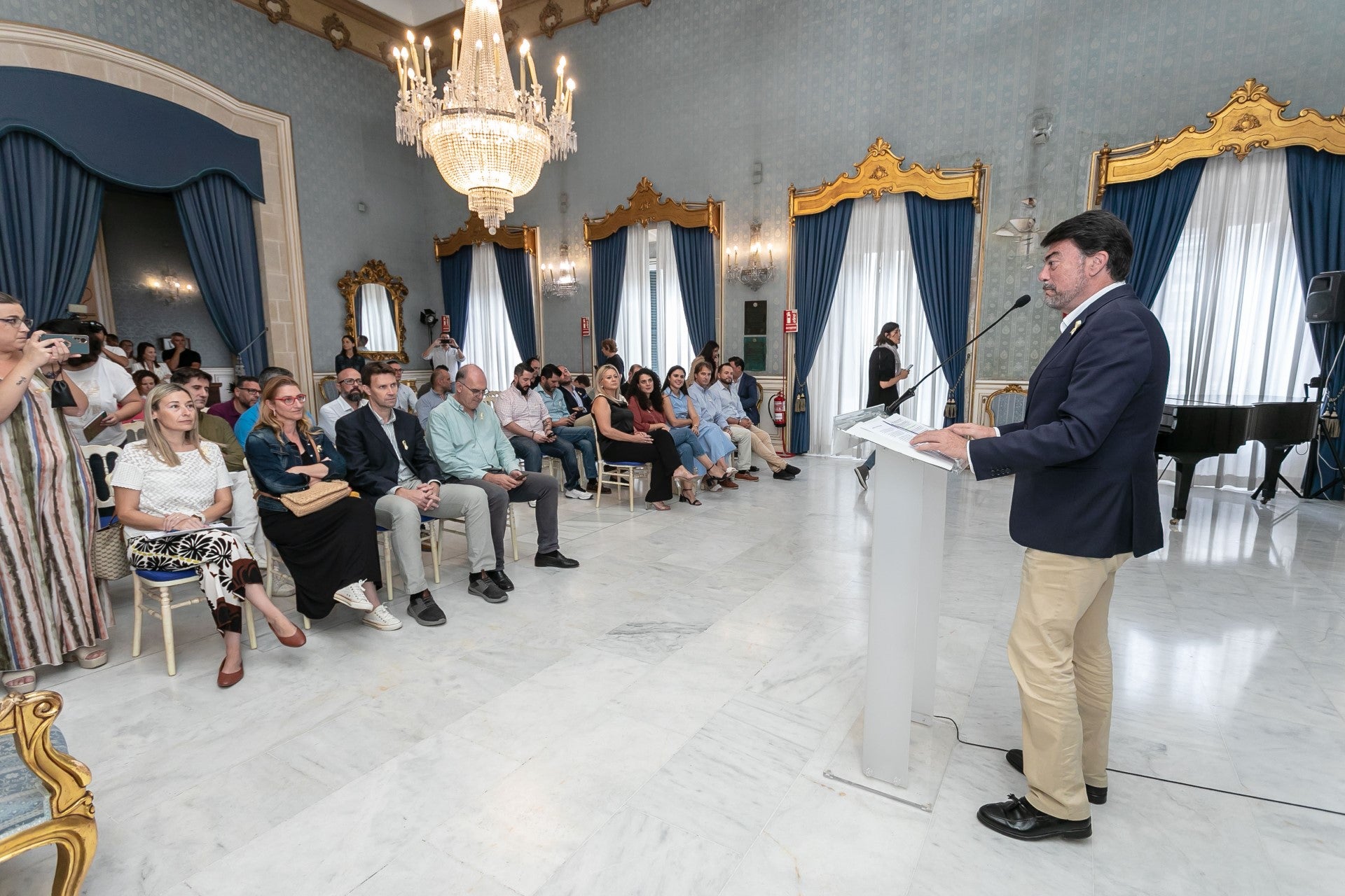Los primeros cien días de gobierno en Alicante han sido "muy positivos" según el alcalde, Luis Barcala Los primeros cien días de gobierno en Alicante han sido "muy positivos" según el alcalde, Luis Barcala