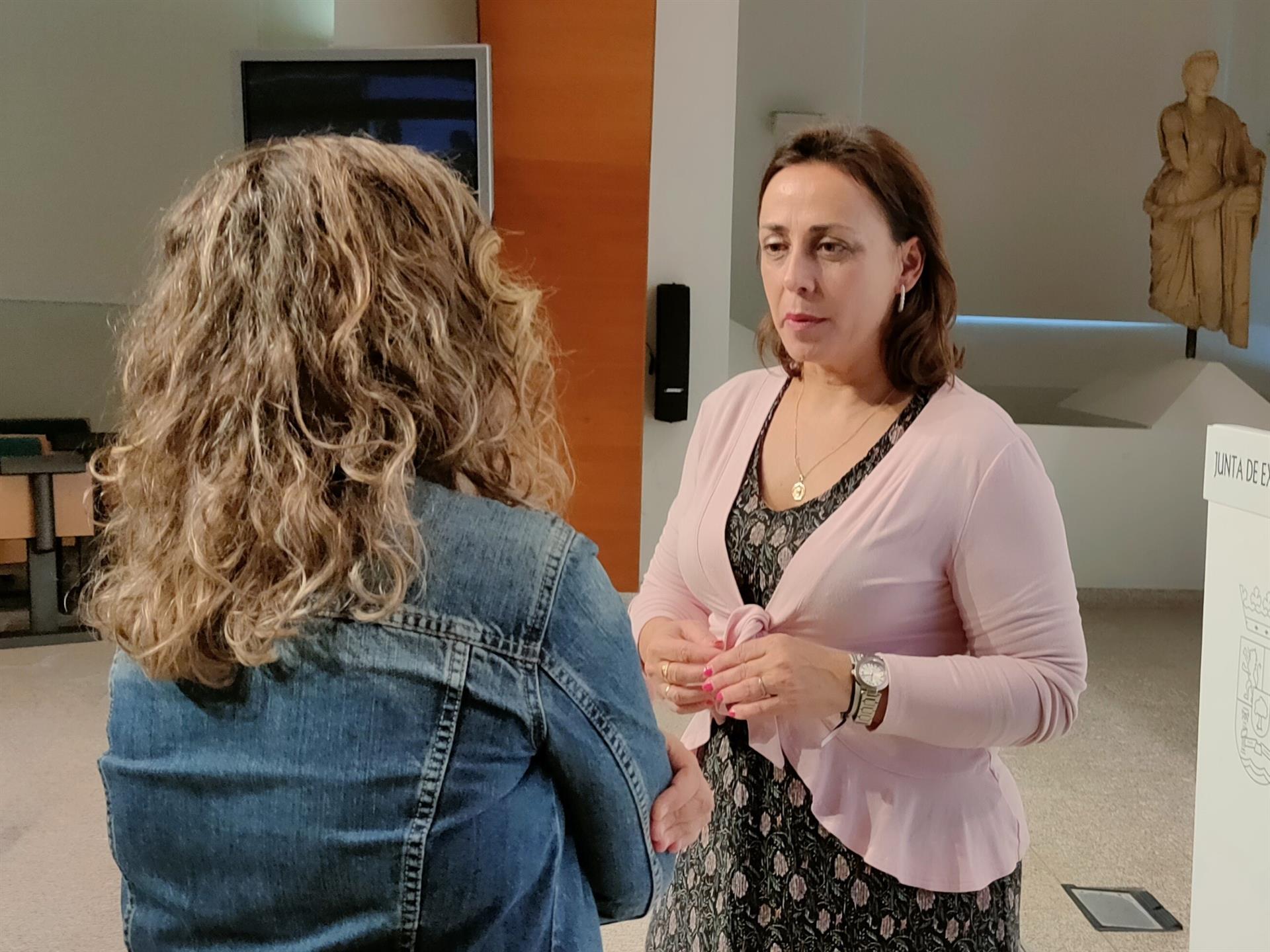 Extremadura elaborará un Plan de Igualdad en la Administración pública y garantiza la continuidad del IMEX Extremadura elaborará un Plan de Igualdad en la Administración pública y garantiza la continuidad del IMEX