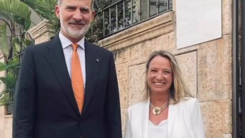 El Rey Felipe VI, con la alcaldesa de Puçol, Paz Carceller