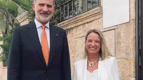 El Rey Felipe VI, con la alcaldesa de Puçol, Paz Carceller El Rey Felipe VI, con la alcaldesa de Puçol, Paz Carceller