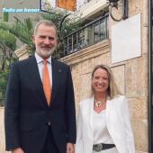 El Rey Felipe VI, con la alcaldesa de Puçol, Paz Carceller