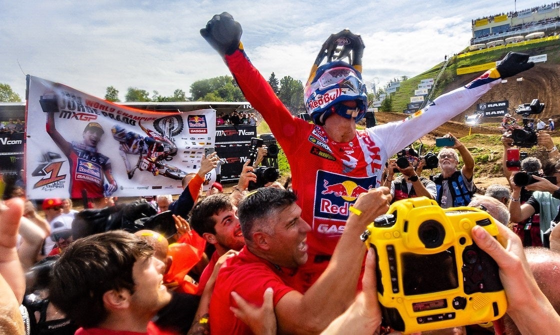 Jorge Prado tras proclamarse campeón del mundo de MXGP: "Uno nunca se acostumbra a ganar" Jorge Prado tras proclamarse campeón del mundo de MXGP: "Uno nunca se acostumbra a ganar"