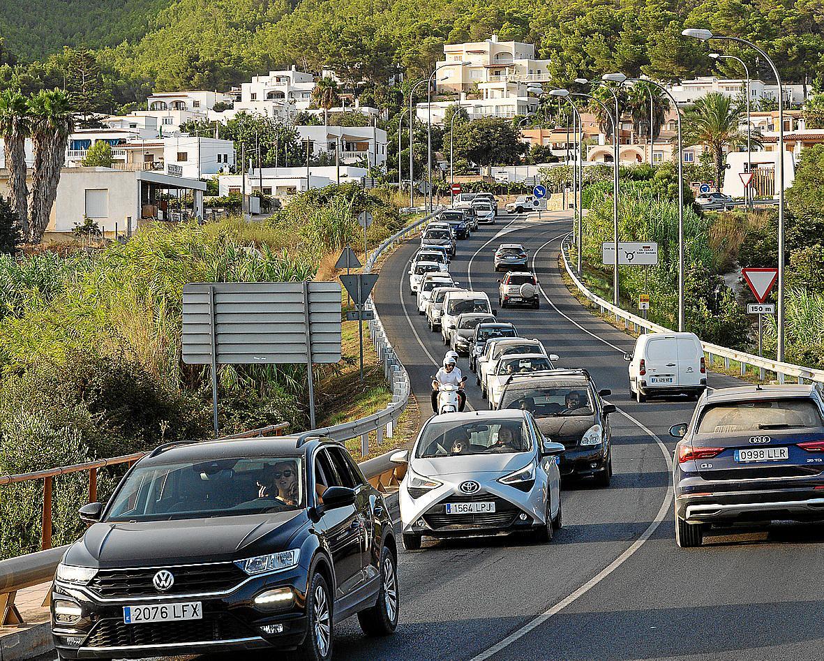 El parque automovilístico de Ibiza ha aumentado un 29,7 % en los últimos 10 años según el Observatorio de la Sostenibilidad El parque automovilístico de Ibiza ha aumentado un 29,7 % en los últimos 10 años según el Observatorio de la Sostenibilidad