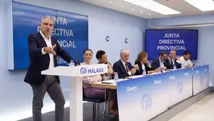 El coordinador general del Partido Popular, Elias Bendodo durante su intervención en la Junta Directiva Provincial de su partido en Málaga. 