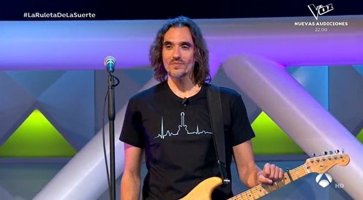 Joaquín Padilla, cantante de 'La Ruleta', sobre su versión de Quevedo: "Mi hija me llamó llorando por un comentario en TikTok" Joaquín Padilla, cantante de 'La Ruleta', sobre su versión de Quevedo: "Mi hija me llamó llorando por un comentario en TikTok"