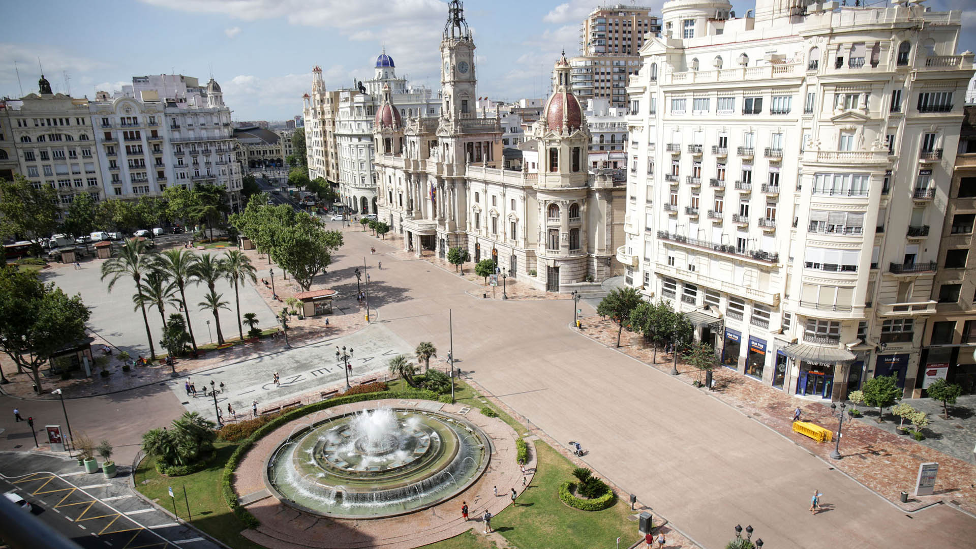 Catalá paraliza la reforma de la plaza del Ayuntamiento para estudiar en profundidad el proyecto ganador Catalá paraliza la reforma de la plaza del Ayuntamiento para estudiar en profundidad el proyecto ganador