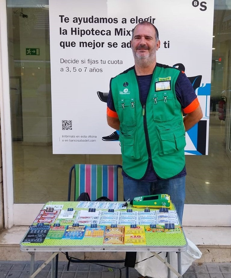 El Cuponazo de la ONCE reparte en Elche 800.000 euros con la venta de una veintena de cupones premiados El Cuponazo de la ONCE reparte en Elche 800.000 euros con la venta de una veintena de cupones premiados