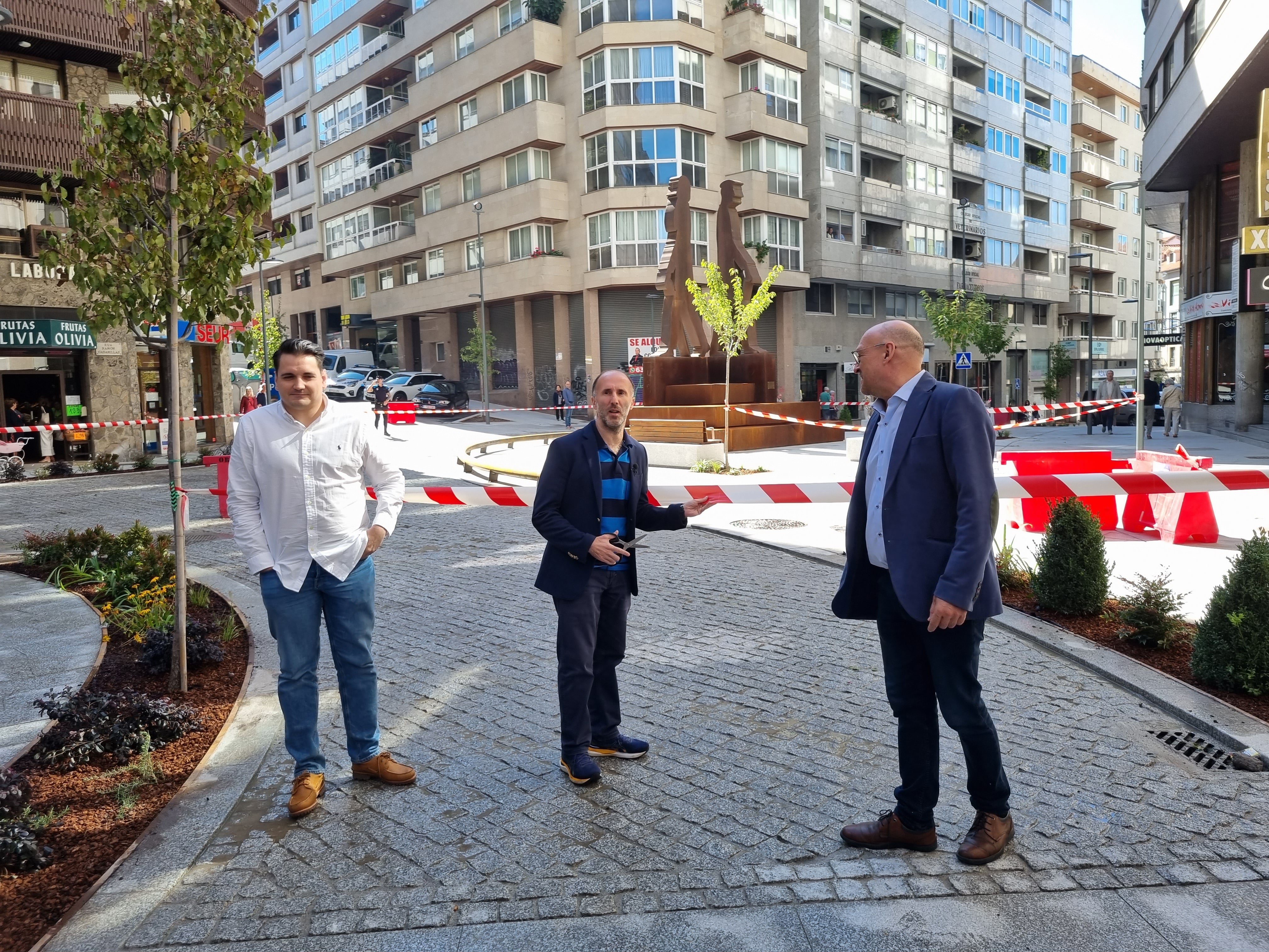O alcalde inaugura as obras das calles Valle Inclán, Ramón Cabanillas e Bedoya O alcalde inaugura as obras das calles Valle Inclán, Ramón Cabanillas e Bedoya