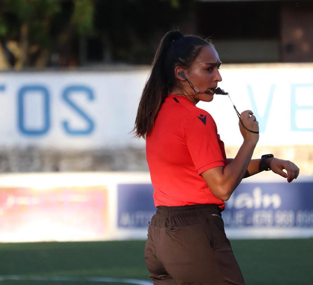 Andrea López, árbitra: “Necesitamos tener un buen número de chicas arbitrando” Andrea López, árbitra: “Necesitamos tener un buen número de chicas arbitrando”