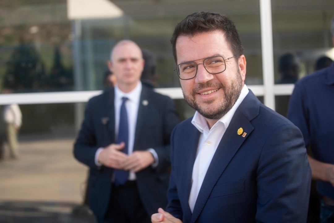 Aragonès exige a Sánchez que se "comprometa" a pactar un referéndum durante la legislatura Aragonès exige a Sánchez que se "comprometa" a pactar un referéndum durante la legislatura