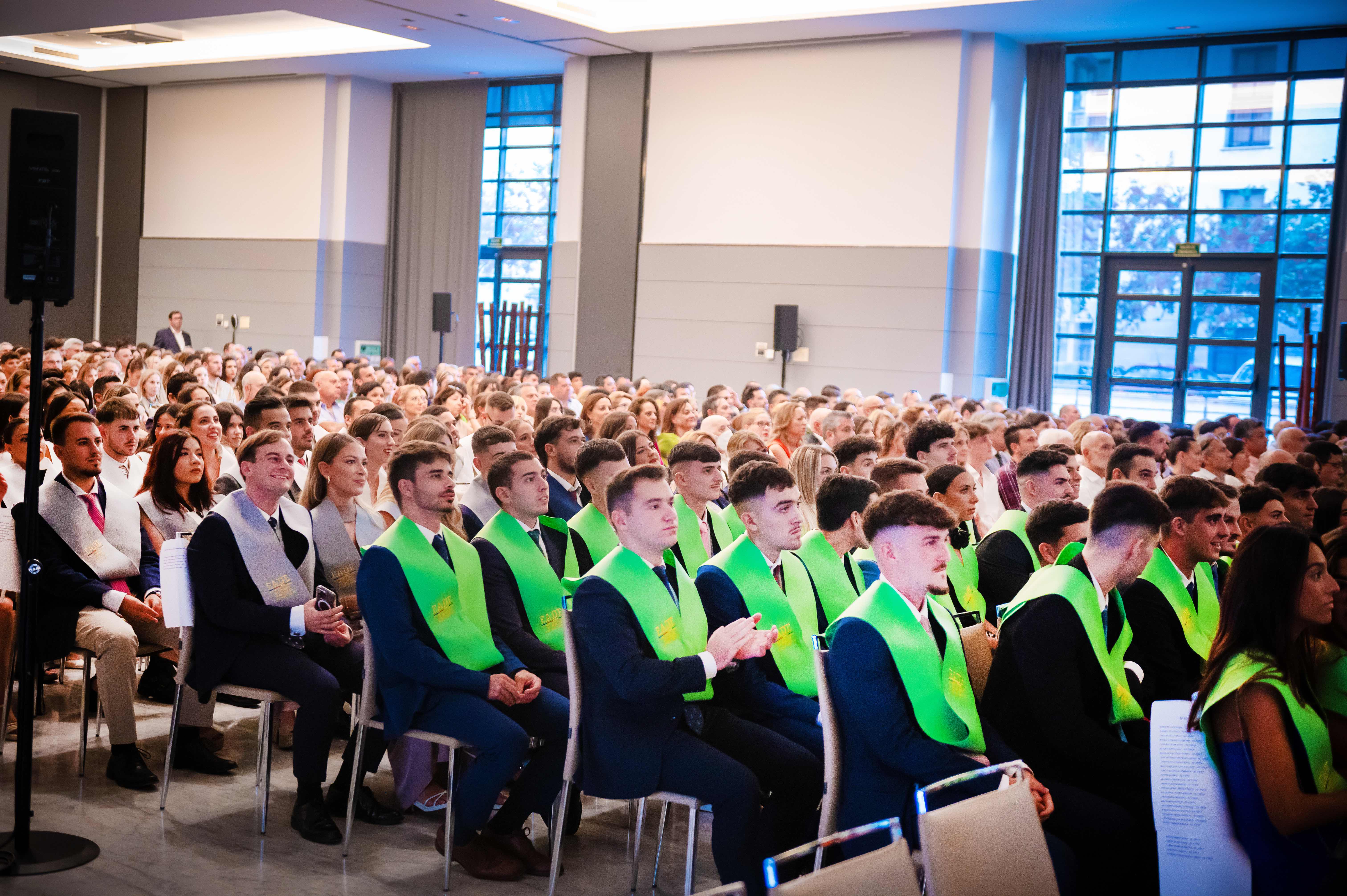 Los alumnos del centro universitario EADE se gradúan Los alumnos del centro universitario EADE se gradúan