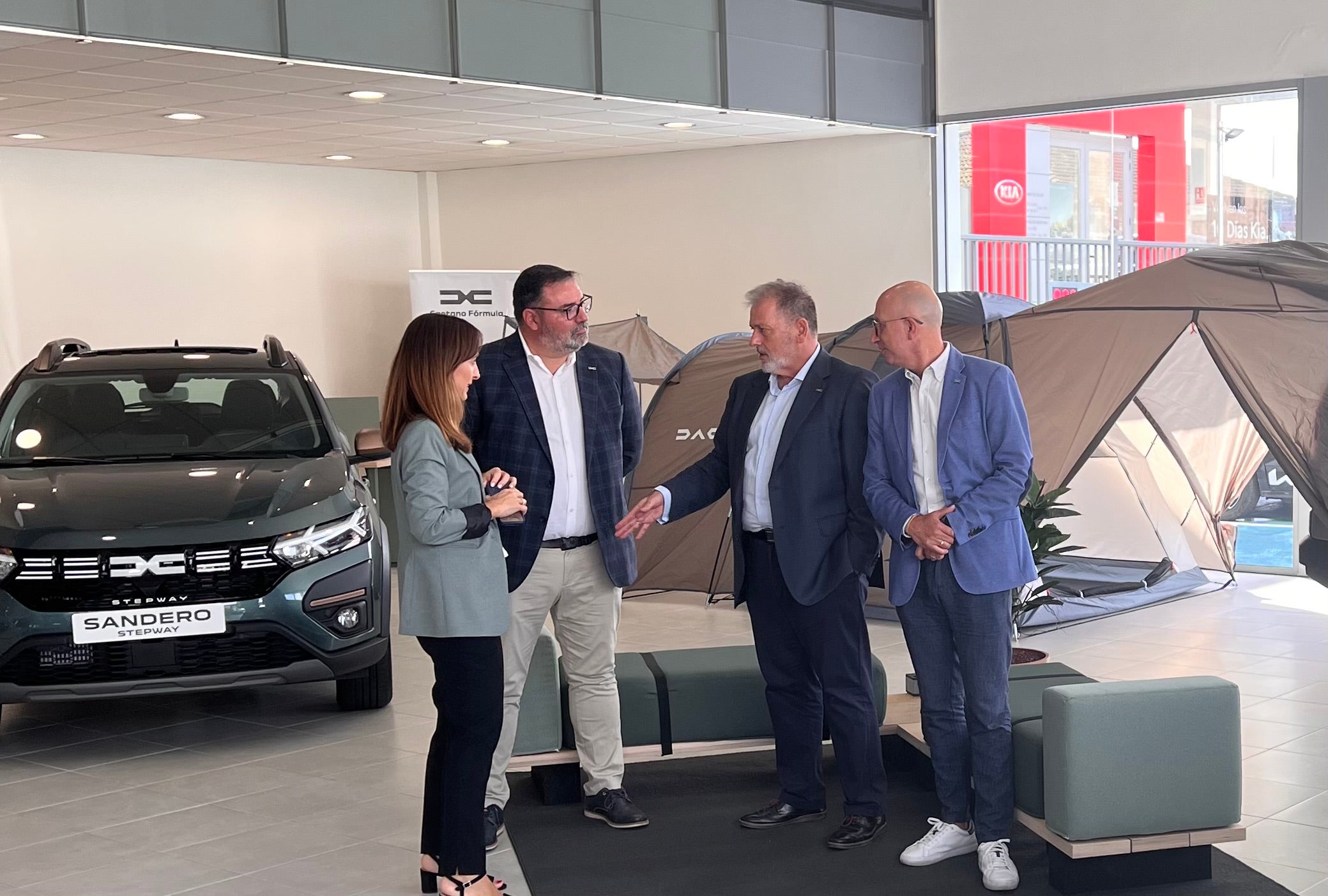 Caetano Formula Galicia abre el primer concesionario Dacia de Galicia Caetano Formula Galicia abre el primer concesionario Dacia de Galicia