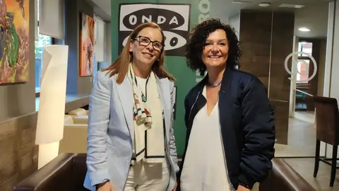 Marta Blanco de Galaúrea y Maica Froiz de Trabegons. Estudio de radio en el Hotel Rías Bajas de Pontevedra p