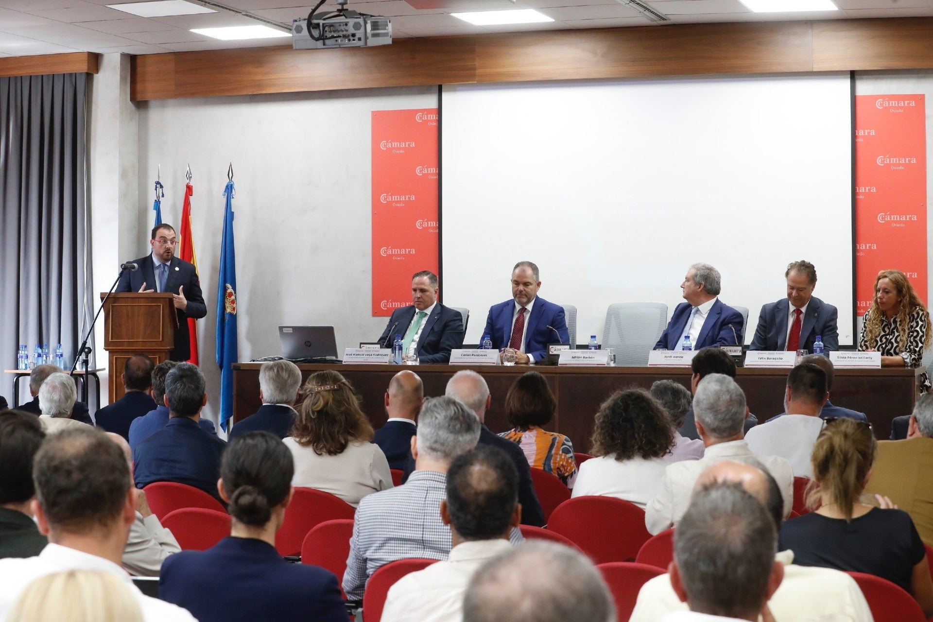 "Entre fibra y banda ancha, Internet llega ya al 97% de la población asturiana" "Entre fibra y banda ancha, Internet llega ya al 97% de la población asturiana"