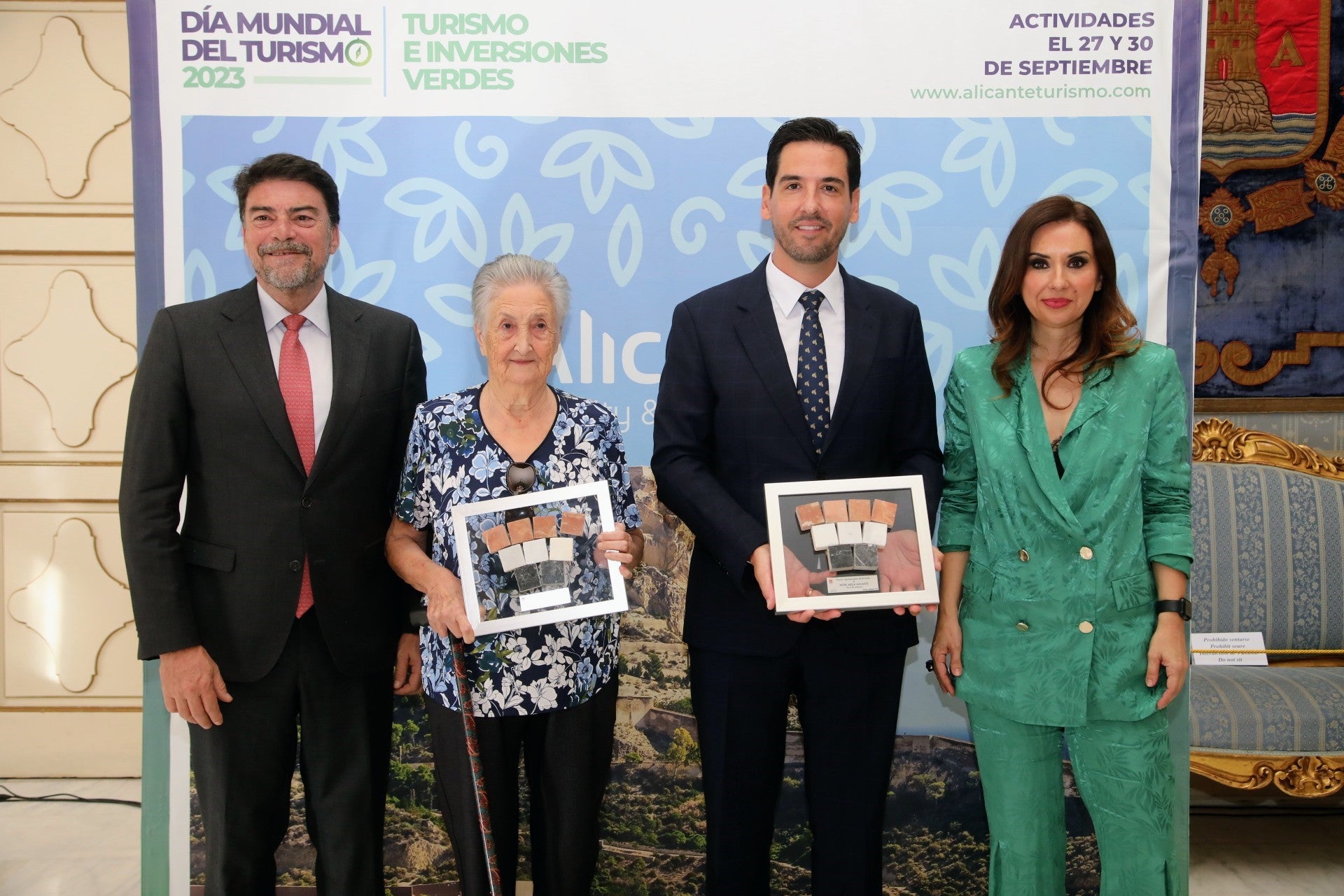 El medio siglo de historia del Hotel Meliá Alicante ha sido reconocido por el Ayuntamiento El medio siglo de historia del Hotel Meliá Alicante ha sido reconocido por el Ayuntamiento