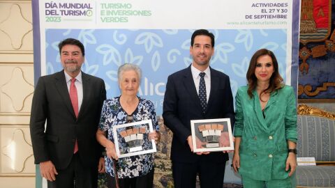 Homenaje en el Ayuntamiento en el Día Mundial del Turismo 