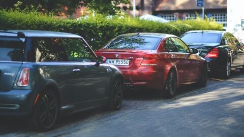 Coches aparcados en la calle