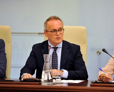 La Junta creará en breve un registro de demandantes de vivienda pública y un plan estratégico de vivienda en el mundo rural para luchar contra la despoblación La Junta creará en breve un registro de demandantes de vivienda pública y un plan estratégico de vivienda en el mundo rural para luchar contra la despoblación