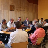 Imagen reunión consejero Agricultura con representantes productores DO Valdepeñas Imagen reunión consejero Agricultura con representantes productores DO Valdepeñas