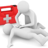 Los empresarios de Cangas del Narcea se forman en primeros auxilios gracias a APESA y la Cruz Roja de Cangas del Narcea