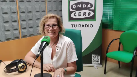 Ana Santos dende a asociación "De vella a bella" Estudio de Onda Cero Pontevedar
